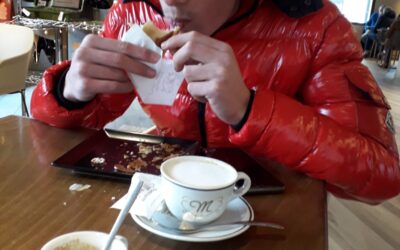 Un piccolo ragazzo che scopre una città